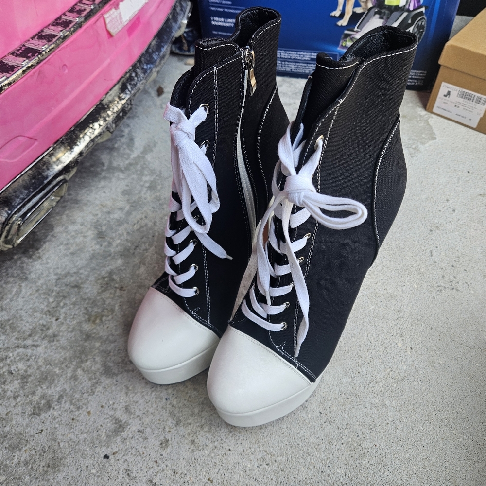 Richealnana Women's Lace Up  Round Toe Stilettos Sneakers Black White Size 12. 